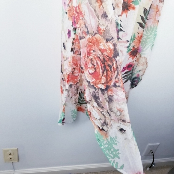 BUILT BY DREAMERS  Semi-Sheer Floral Longline Sleeveless Button Front Top size M - Picture 9 of 11